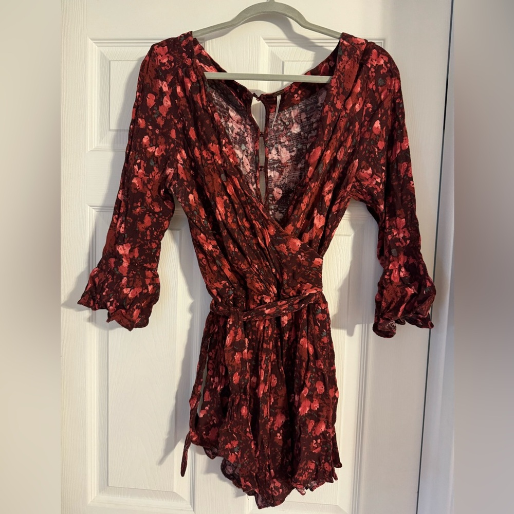 FREE PEOPLE Women’s Medium Red Floral Tie Back Button Romper